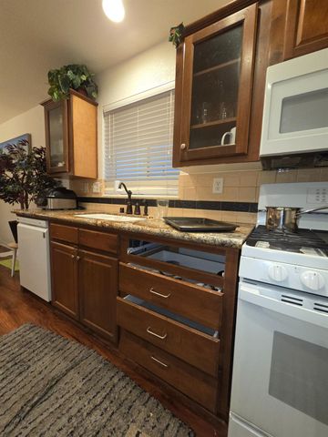 160 Walker Dr, Auburn, CA 95603