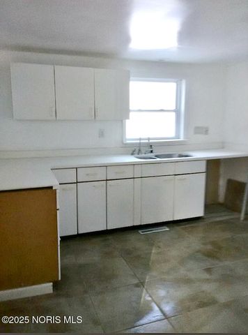 125 Bacon Street, Rossford, OH 43460