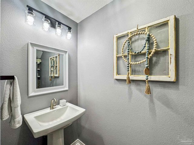 4884 Kensington Ln, Crestview, FL 32539