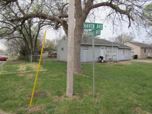 1413 Haven Ave, Salina, KS 67401