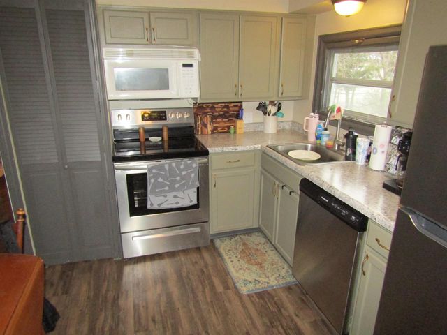 1413 Haven Ave, Salina, KS 67401