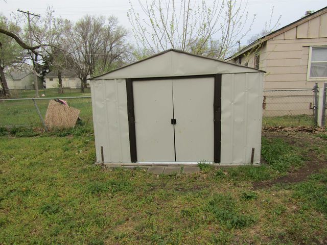 1413 Haven Ave, Salina, KS 67401