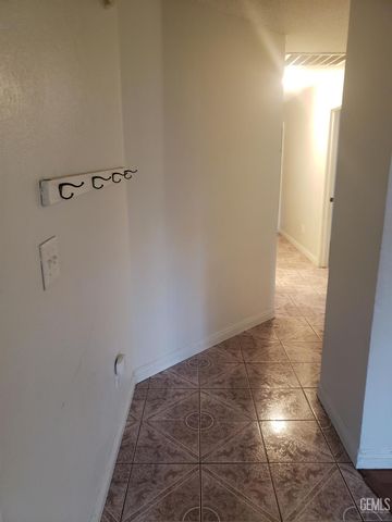 285 E Ash Avenue, Shafter, CA 93263