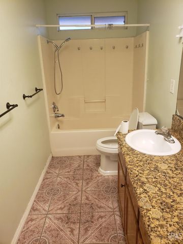 285 E Ash Avenue, Shafter, CA 93263