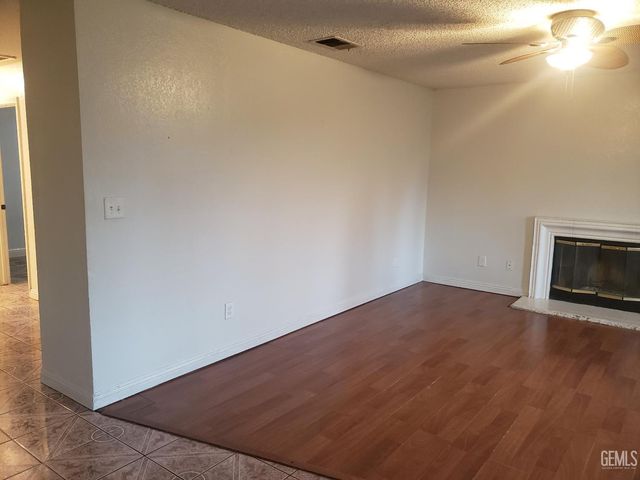 285 E Ash Avenue, Shafter, CA 93263