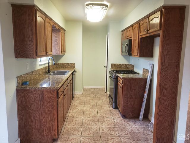 285 E Ash Avenue, Shafter, CA 93263