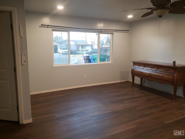 285 E Ash Avenue, Shafter, CA 93263