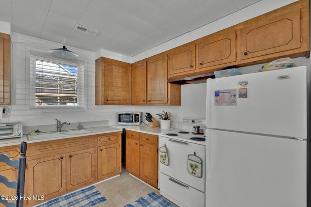 115 NE 14th Street, Oak Island, NC 28465