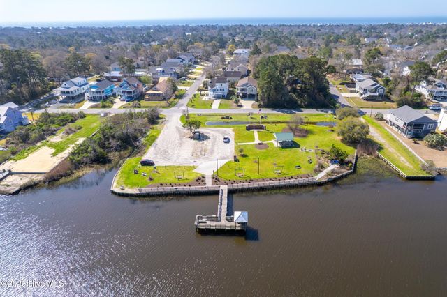 115 NE 14th Street, Oak Island, NC 28465