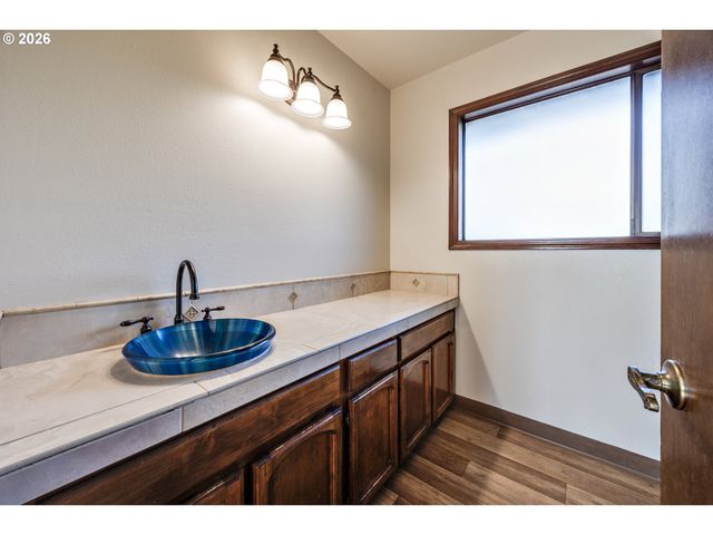 707 Nw 104TH St, Vancouver, WA 98685