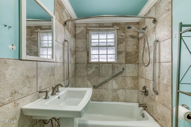 1305 Saint Louis Street, Johnson City, TN 37601