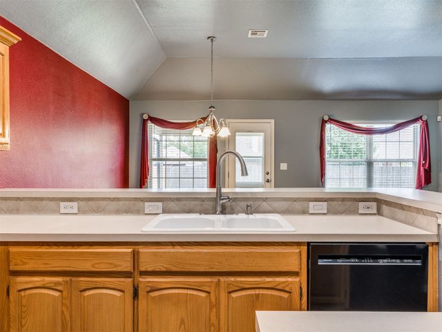 21677 E 39th Place, Broken Arrow, OK 74014