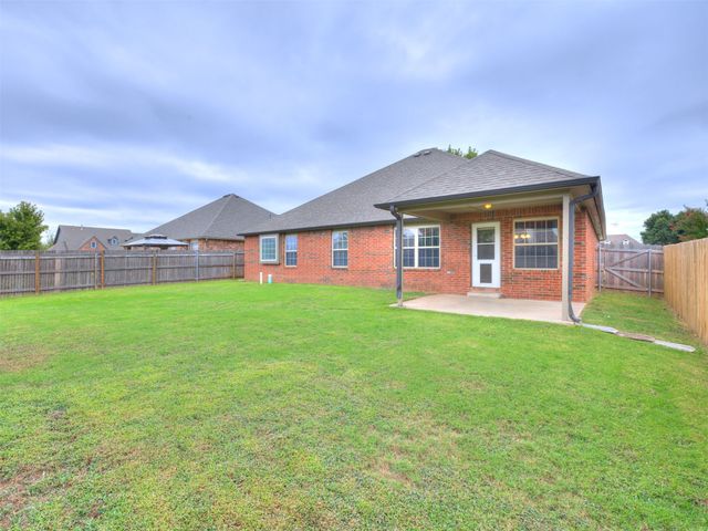 21677 E 39th Place, Broken Arrow, OK 74014