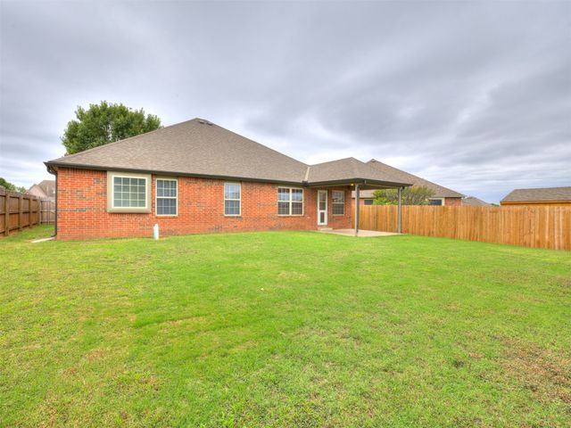 21677 E 39th Place, Broken Arrow, OK 74014
