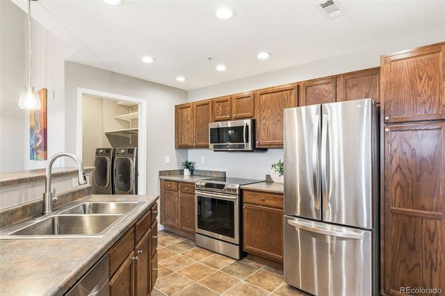 5735 N Genoa Way 306, Aurora, CO 80019