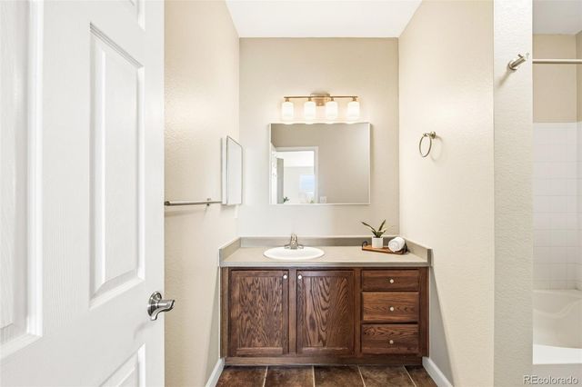 5735 N Genoa Way 306, Aurora, CO 80019