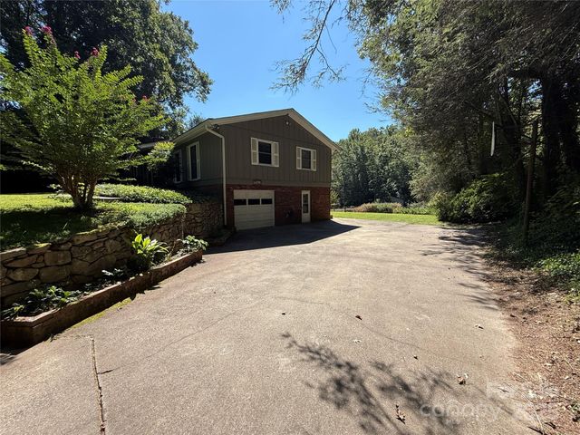 516 Averys Creek Road, Arden, NC 28704