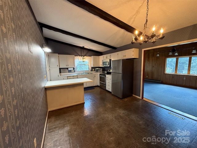 516 Averys Creek Road, Arden, NC 28704