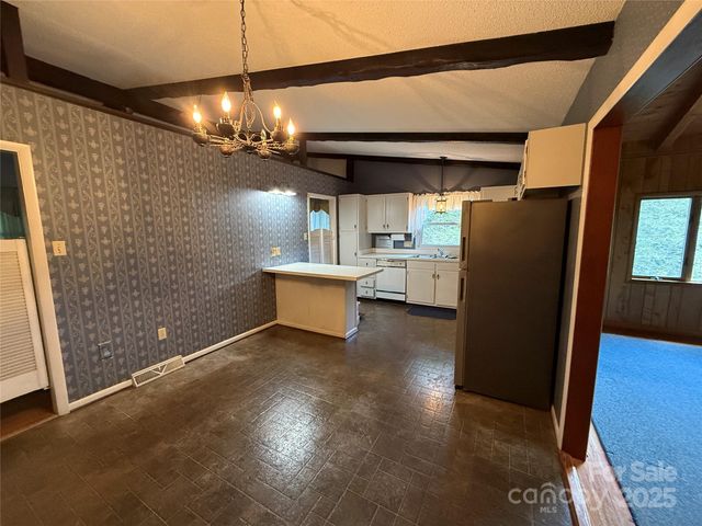 516 Averys Creek Road, Arden, NC 28704