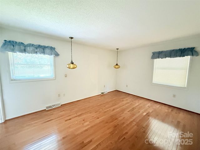 516 Averys Creek Road, Arden, NC 28704