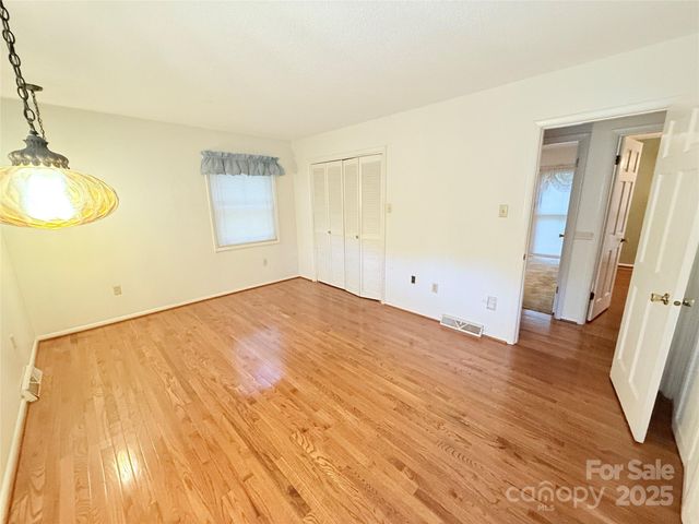 516 Averys Creek Road, Arden, NC 28704