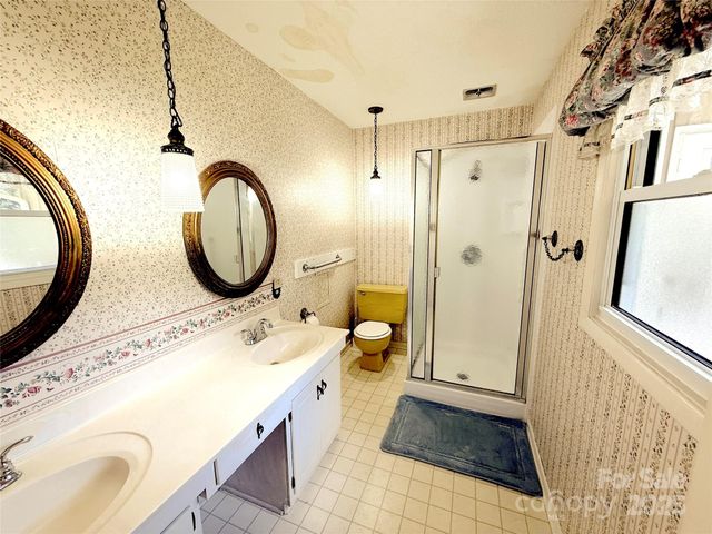 516 Averys Creek Road, Arden, NC 28704