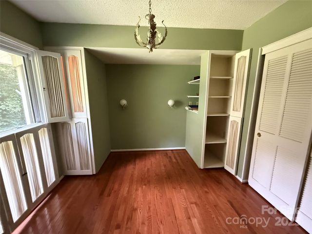 516 Averys Creek Road, Arden, NC 28704