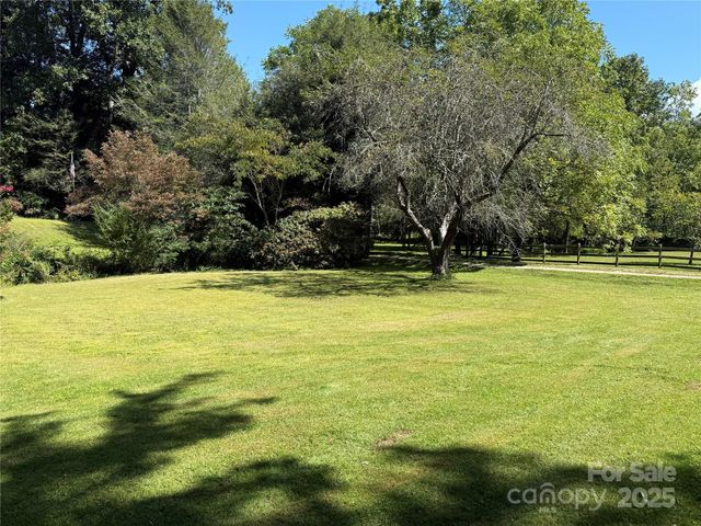 516 Averys Creek Road, Arden, NC 28704