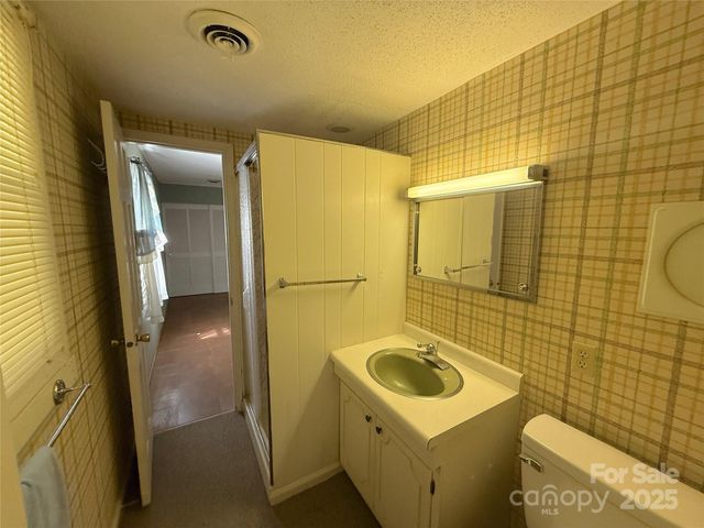 516 Averys Creek Road, Arden, NC 28704