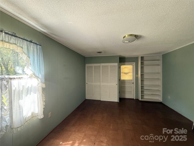 516 Averys Creek Road, Arden, NC 28704