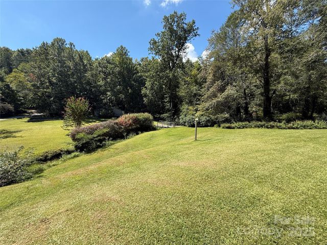 516 Averys Creek Road, Arden, NC 28704
