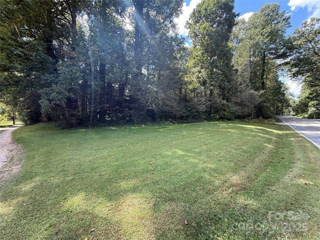 516 Averys Creek Road, Arden, NC 28704