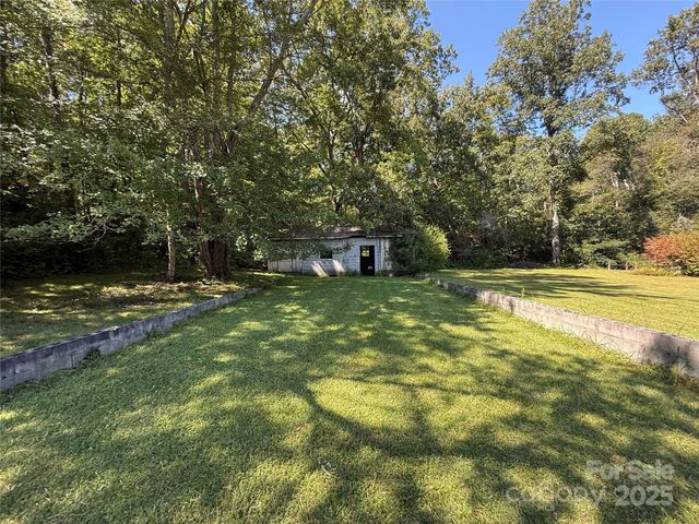 516 Averys Creek Road, Arden, NC 28704