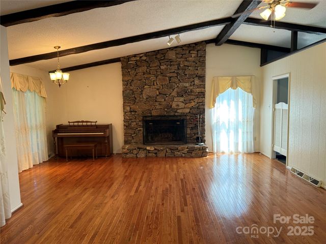 516 Averys Creek Road, Arden, NC 28704