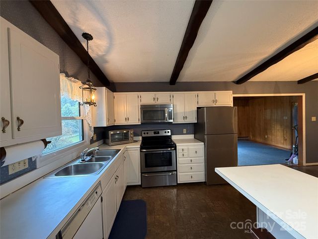 516 Averys Creek Road, Arden, NC 28704