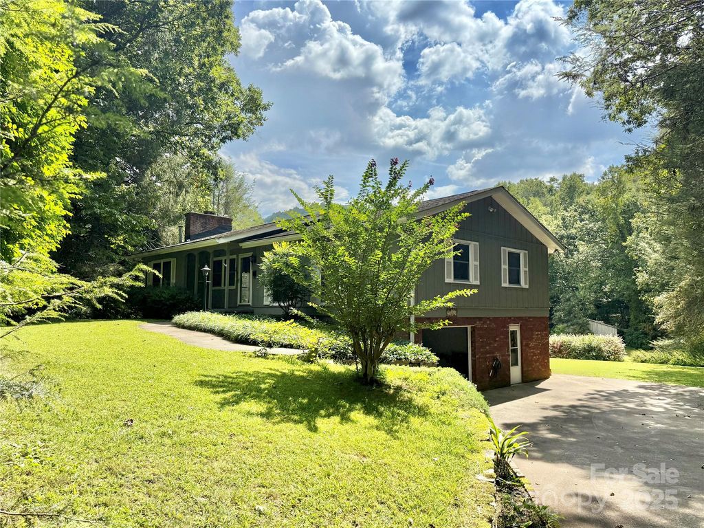 516 Averys Creek Road, Arden, NC 28704