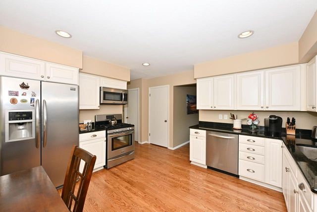 5127 S Menard DRIVE, New Berlin, WI 53151