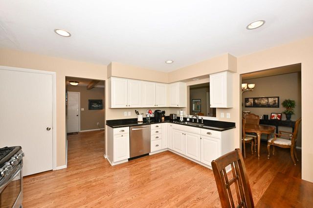 5127 S Menard DRIVE, New Berlin, WI 53151