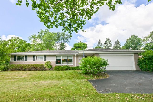 5127 S Menard DRIVE, New Berlin, WI 53151