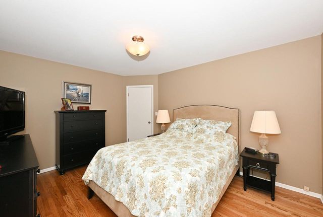 5127 S Menard DRIVE, New Berlin, WI 53151