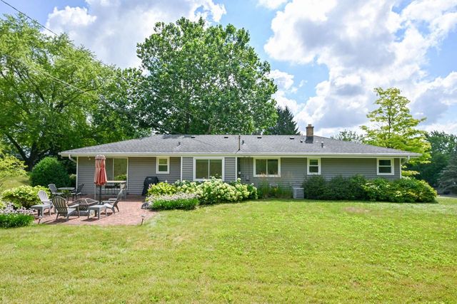 5127 S Menard DRIVE, New Berlin, WI 53151