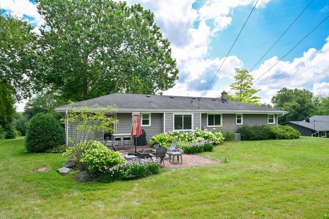 5127 S Menard DRIVE, New Berlin, WI 53151