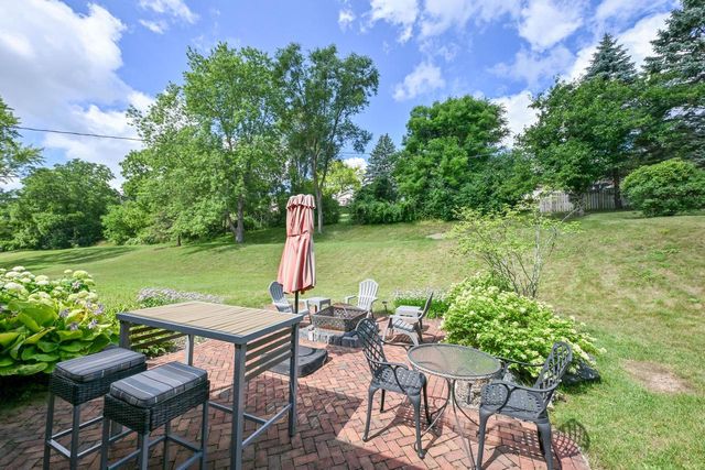 5127 S Menard DRIVE, New Berlin, WI 53151