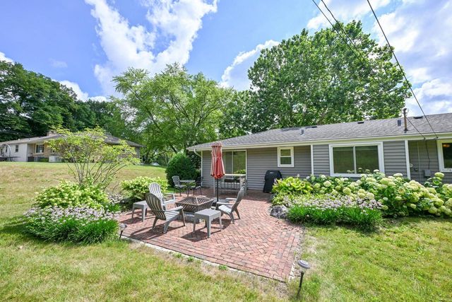 5127 S Menard DRIVE, New Berlin, WI 53151