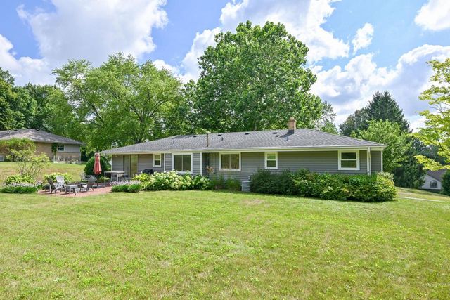 5127 S Menard DRIVE, New Berlin, WI 53151