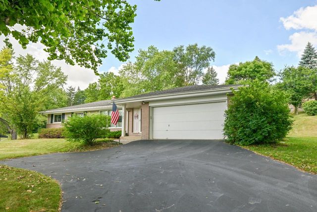 5127 S Menard DRIVE, New Berlin, WI 53151
