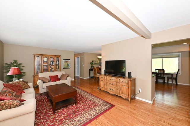 5127 S Menard DRIVE, New Berlin, WI 53151