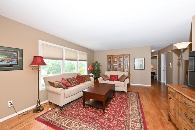 5127 S Menard DRIVE, New Berlin, WI 53151