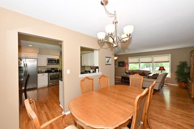 5127 S Menard DRIVE, New Berlin, WI 53151