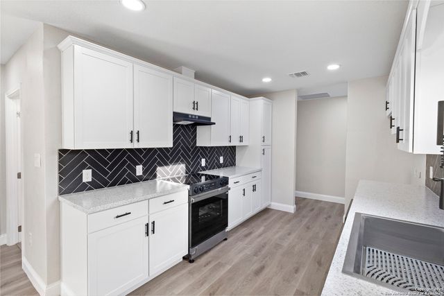 2210 Crockett, San Antonio, TX 78202